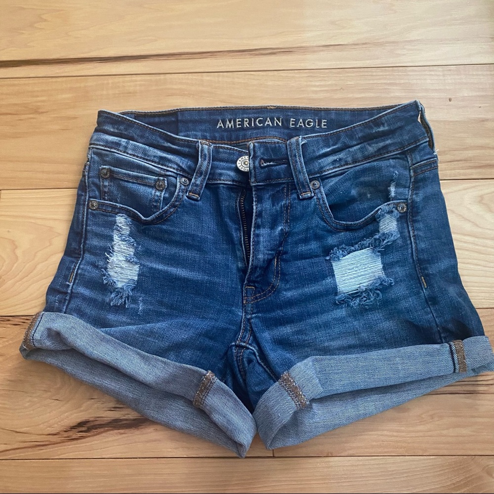 American Eagle distressed Midi Next Level Stretch jean shorts size 00.